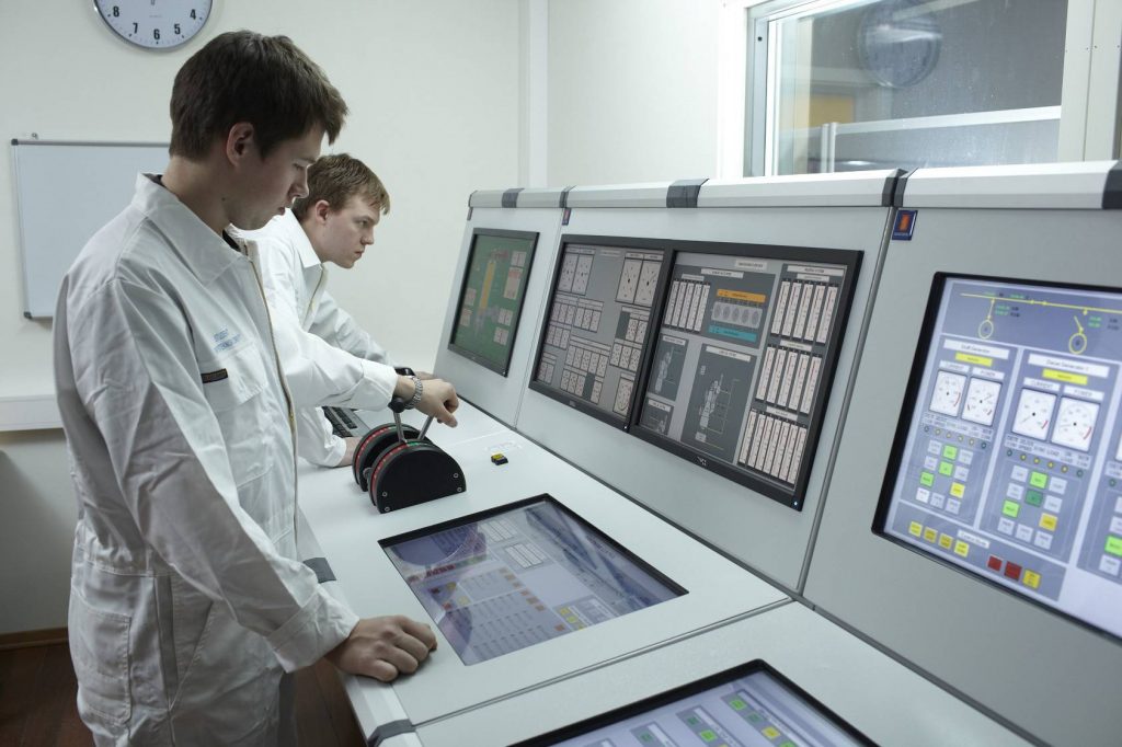 ENGINE ROOM SIMULATOR WITH ENGINE RESOURCE MANAGEMENT – (REFRESHER)
