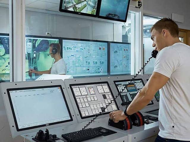 ENGINE ROOM SIMULATOR (REFRESHER)